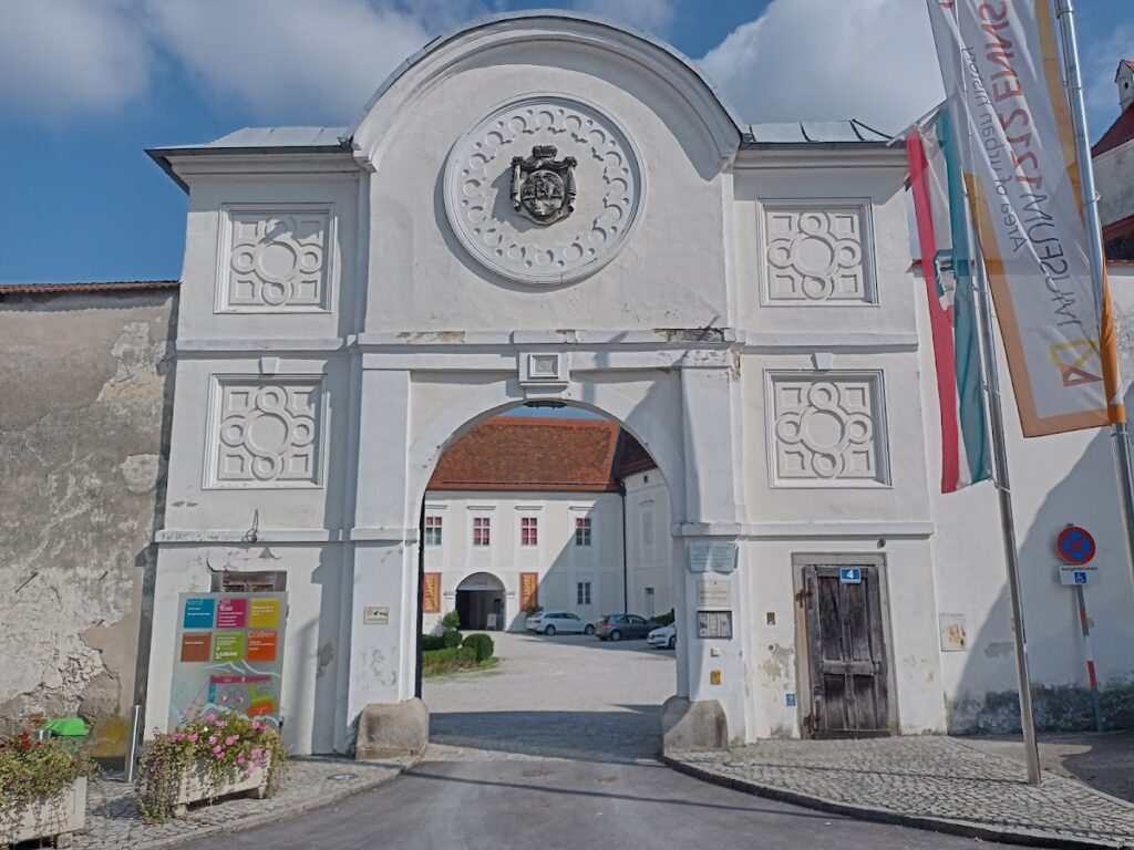 Schloss Ennsegg: A Historic Castle and Cultural Centre in Enns 3 Schloss Ennsegg