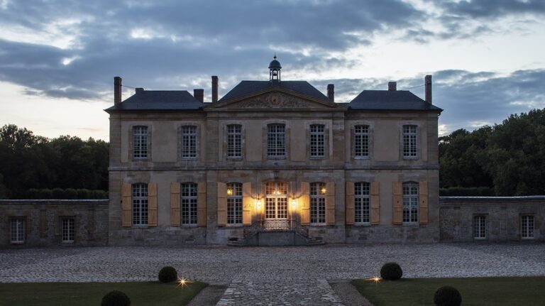 Château Villette: A Seventeenth-Century Aristocratic Residence in France
