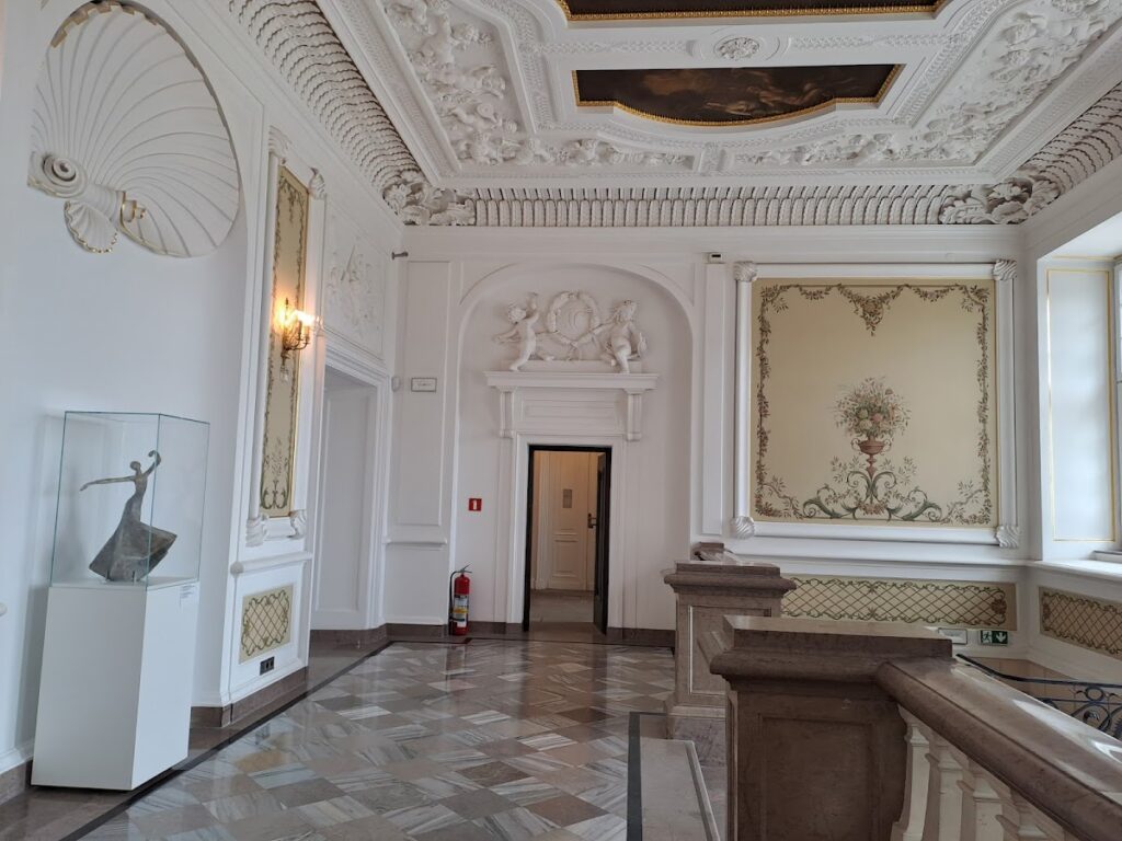 Ostrogski Palace: A Baroque Residence and Chopin Museum in Warsaw 5 Ostrogski Palace