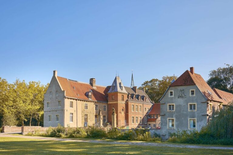 Schloss Senden: A Water Castle and Renaissance Manor House in Germany