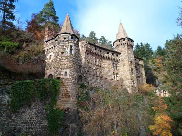 Château de La Rochelambert: A Fortified Residence and Museum in France