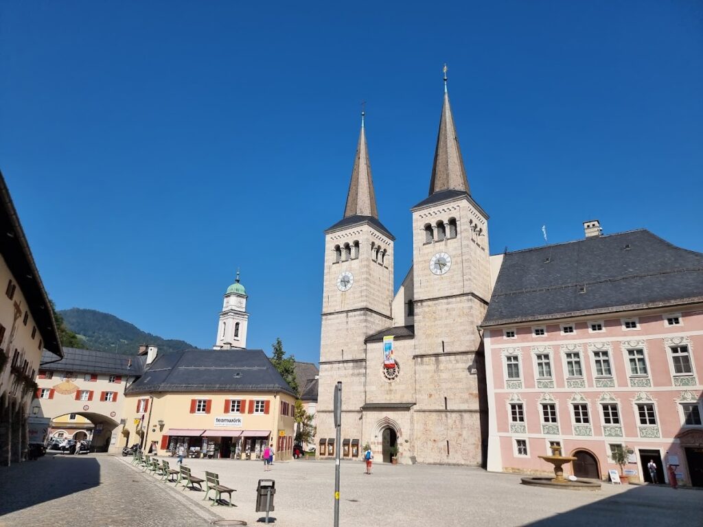 Schloss Berchtesgaden: An Augustinian Foundation and Bavarian Royal Residence 2 Schloss Berchtesgaden