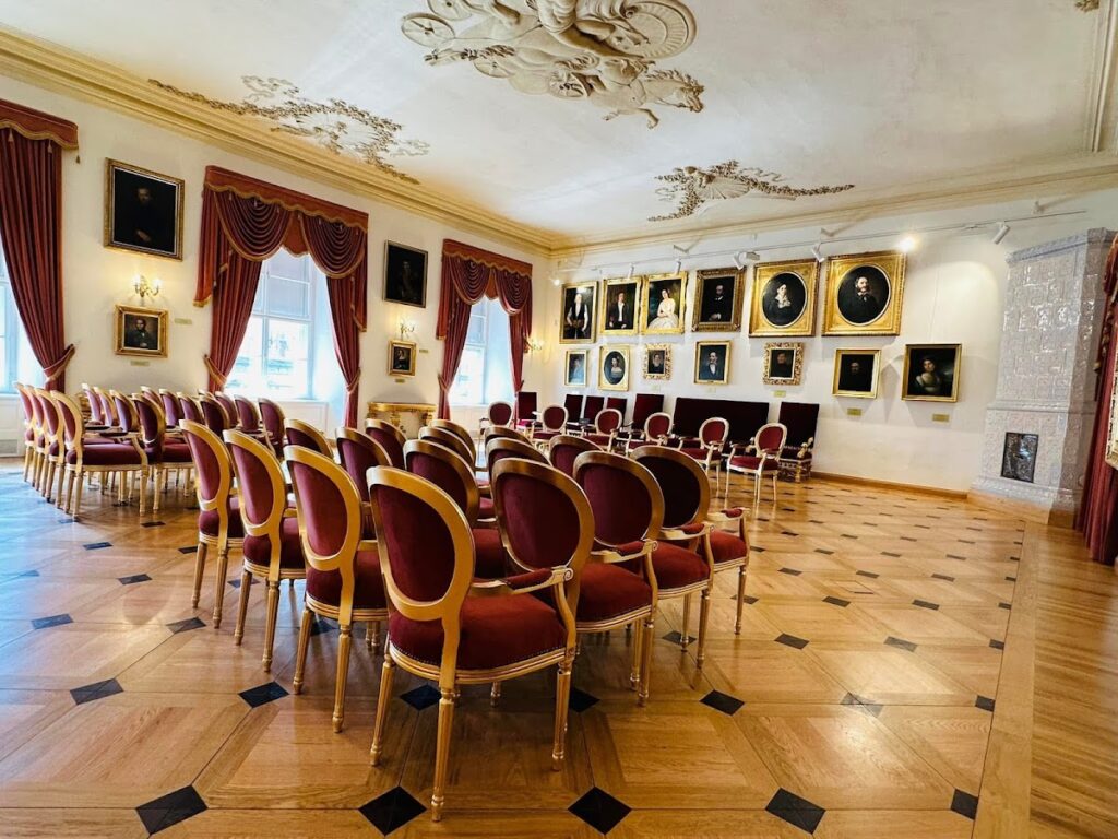 Krzysztofory Palace: A Baroque City Residence and Museum in Kraków 1 Krzysztofory Palace
