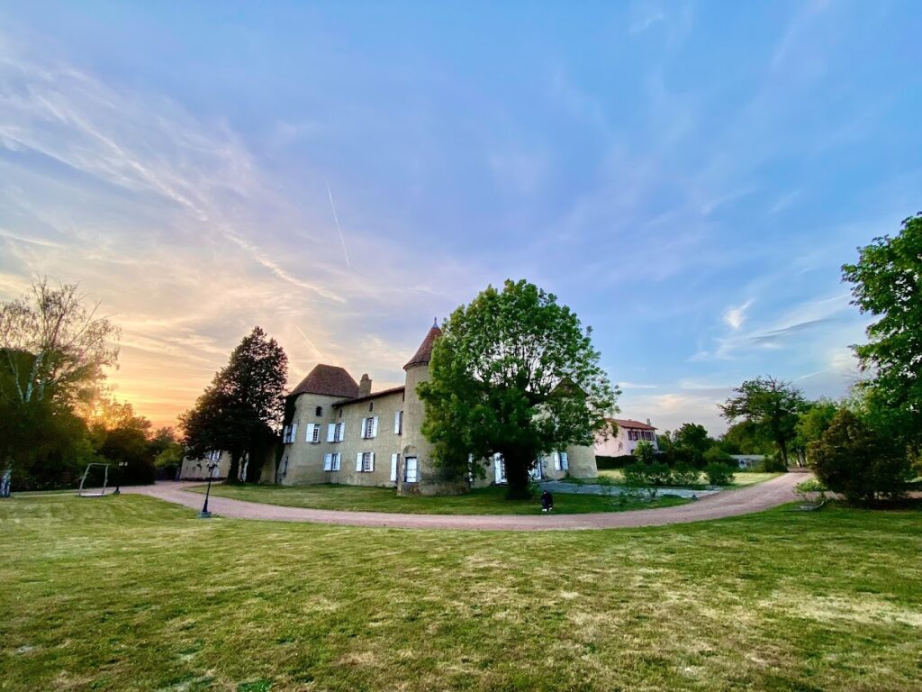 Château de Montrouge: A Sixteenth-Century Château in Savigneux, France 5 château de Montrouge