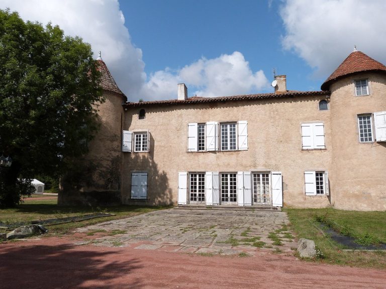 Château de Montrouge: A Sixteenth-Century Château in Savigneux, France