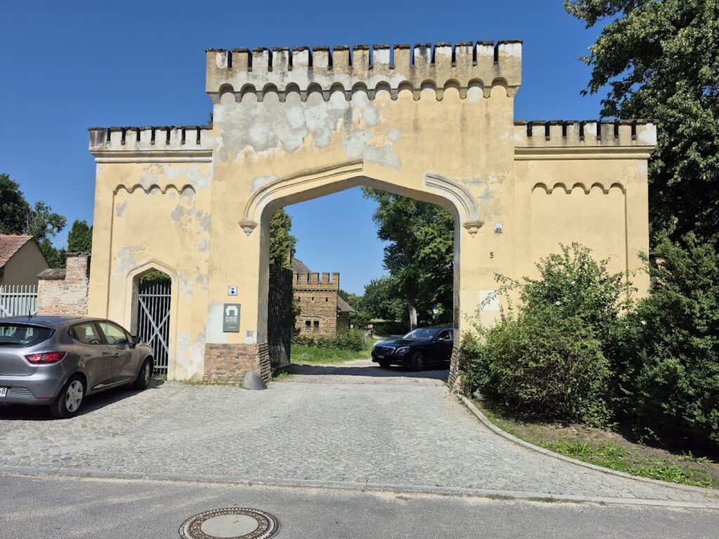 Petzow Castle: A Romantic Neo-Gothic Manor House in Germany 4 Petzow Castle