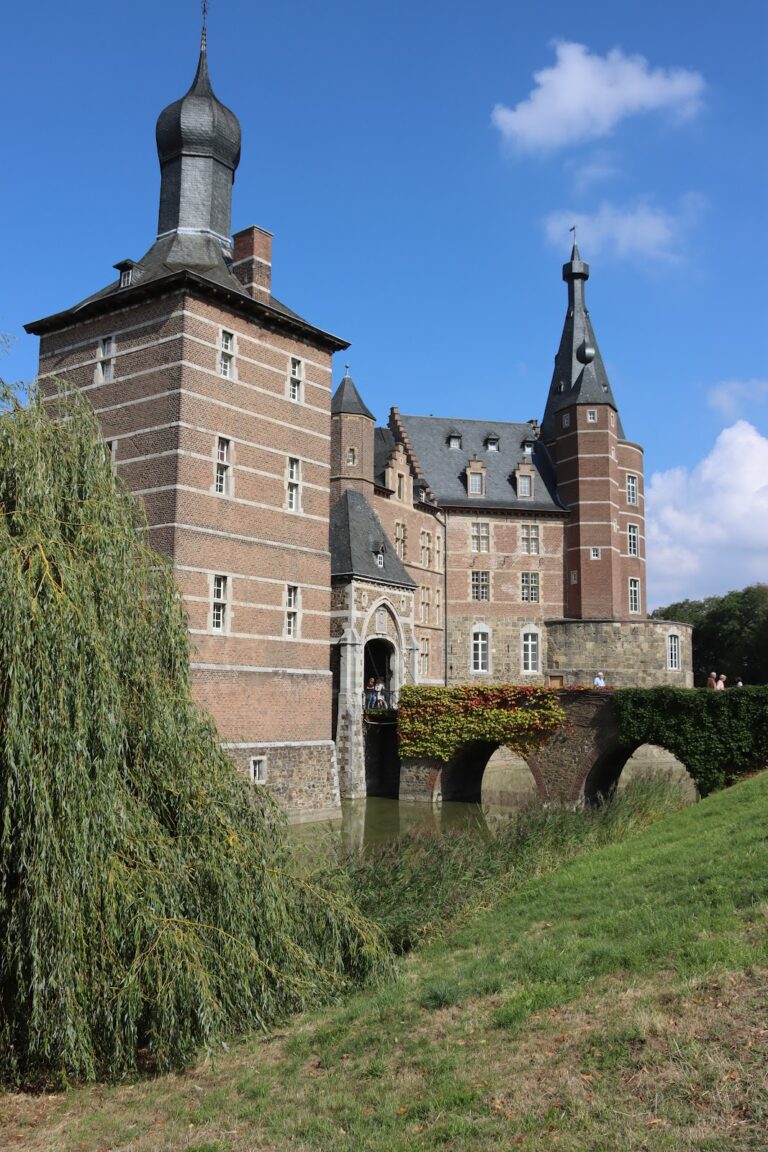 Schloss Merode: A Renaissance Moated Castle in Germany