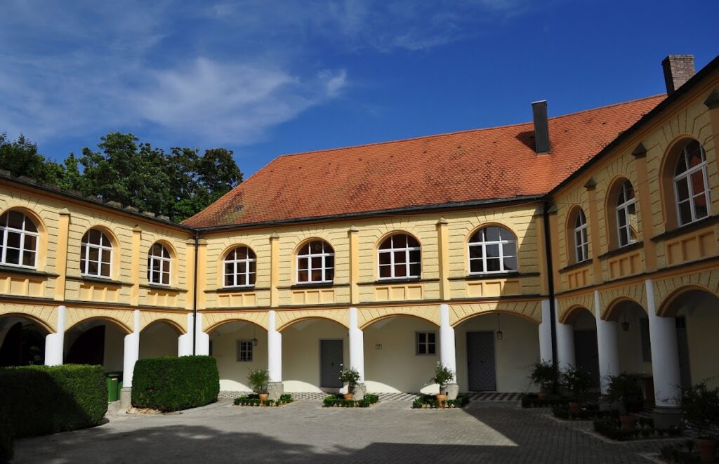 Schloss Guteneck: A Medieval Castle Complex in Germany 2 Schloss Guteneck