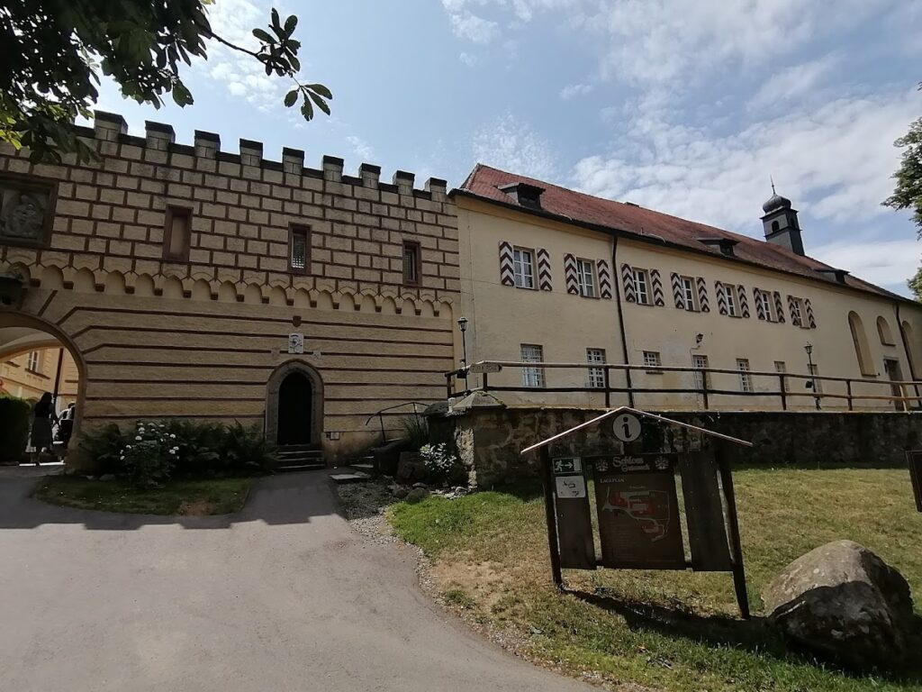 Schloss Guteneck: A Medieval Castle Complex in Germany 5 Schloss Guteneck