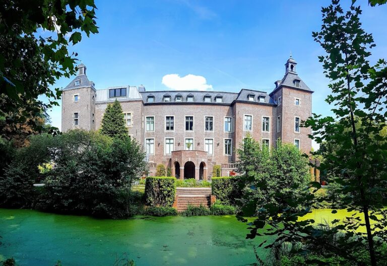 Schloss Neersen: A Baroque Palace and Former Water Castle in Germany