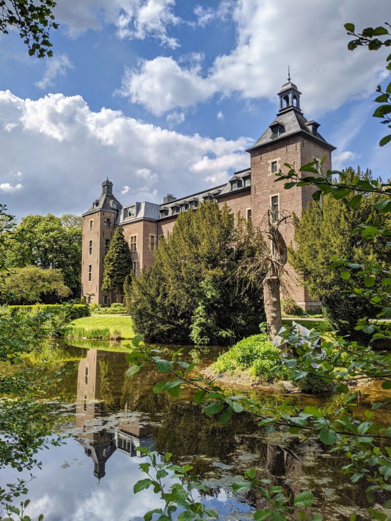 Schloss Neersen: A Baroque Palace and Former Water Castle in Germany 3 Schloss Neersen