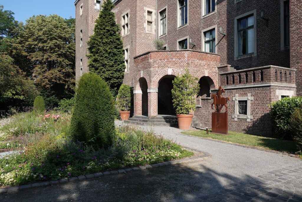 Schloss Neersen: A Baroque Palace and Former Water Castle in Germany 4 Schloss Neersen
