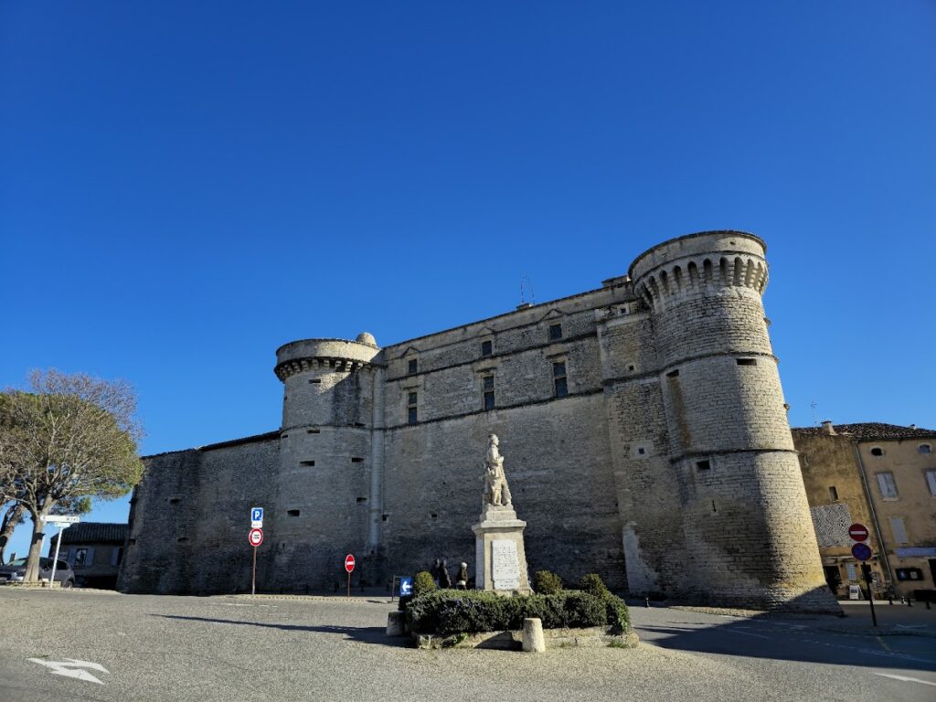 Musée didactique de Gordes: Vasarely Museum in the Château de Gordes 2 Musée didactique de Gordes