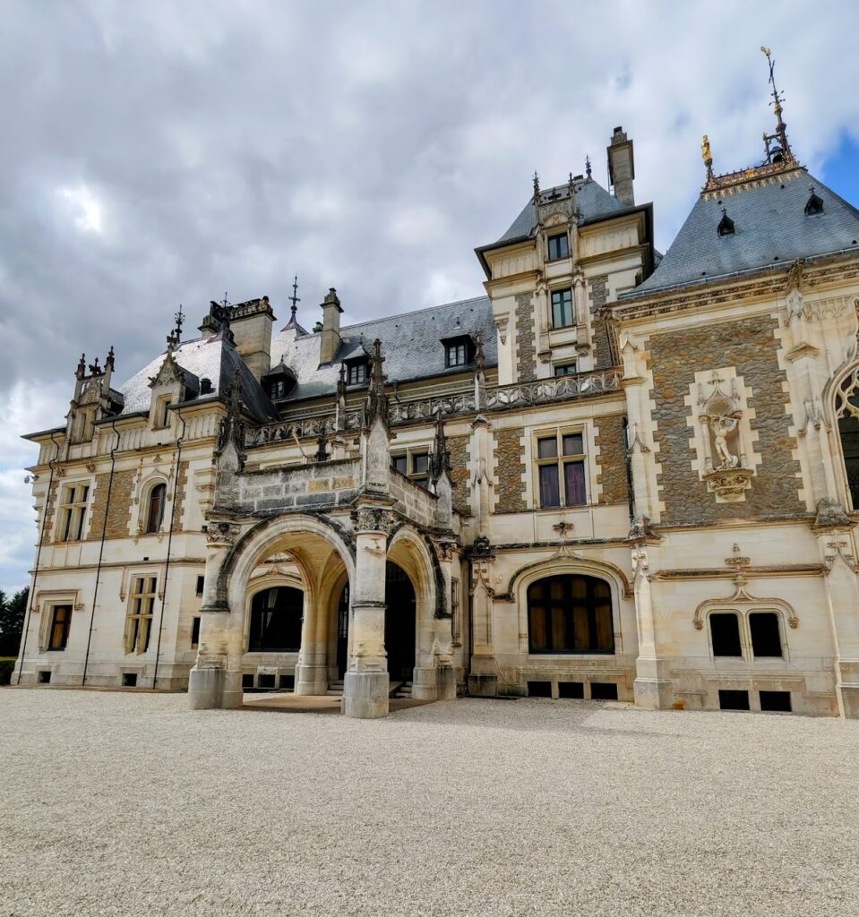 Menetou-Salon Castle: A Medieval Fortress Transformed into a Neo-Gothic Residence 4 château de Menetou-Salon