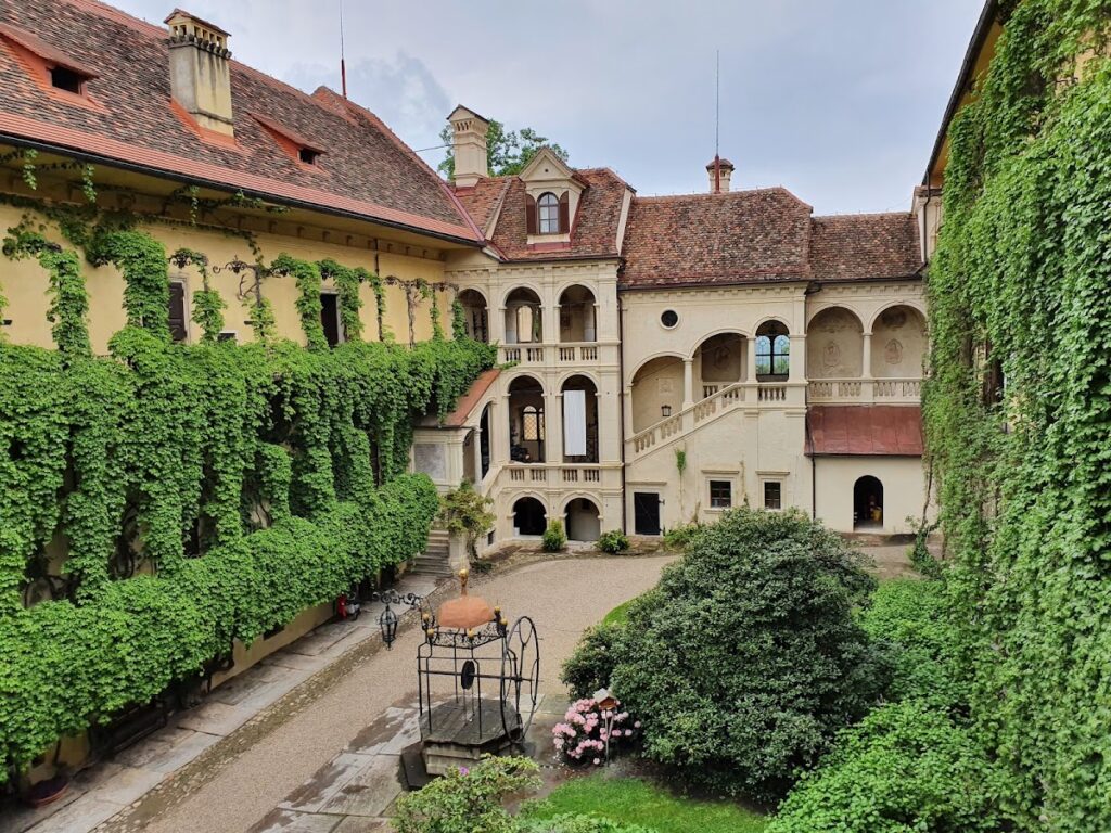 Schloss Hollenegg: A Renaissance Castle Complex in Austria 1 Schloss Hollenegg