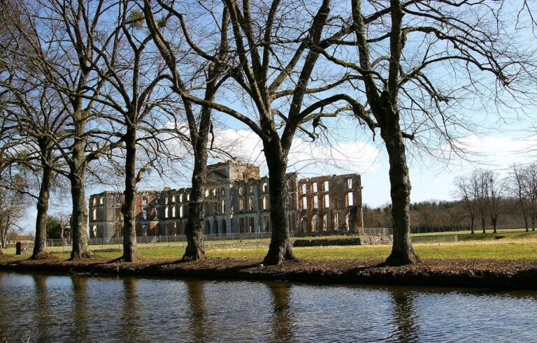 Château de La Ferté-Vidame: An Eighteenth-Century French Château and Estate