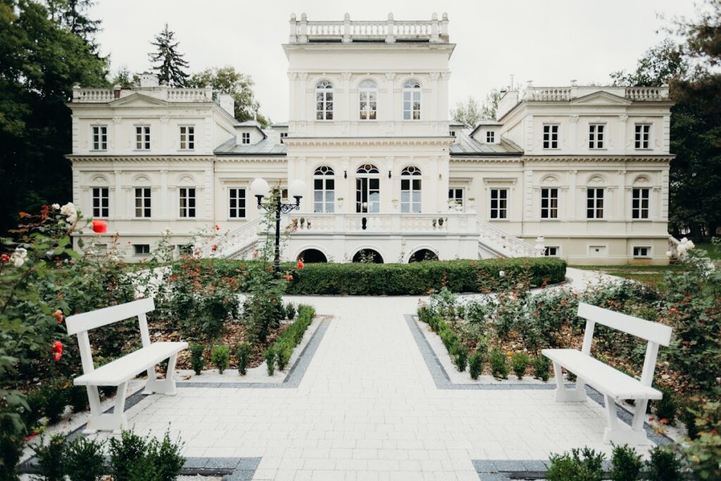 Palace in Wola-Chojnata