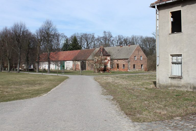 Schloss Grochwitz: A Baroque Palace and Knightly Estate in Germany