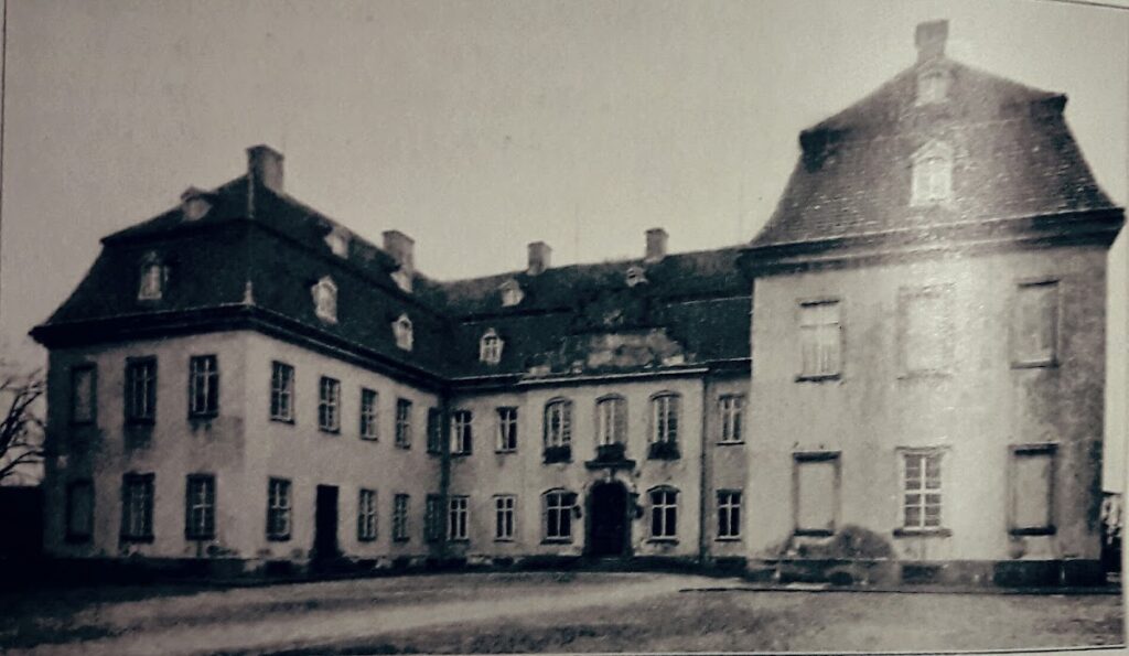 Dahlen Castle: A Late-Baroque Noble Residence in Germany 4 Dahlen Castle