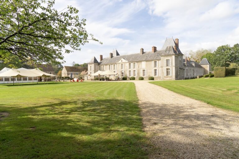 Château de Janvry: A Louis XIII-Style Residence in France