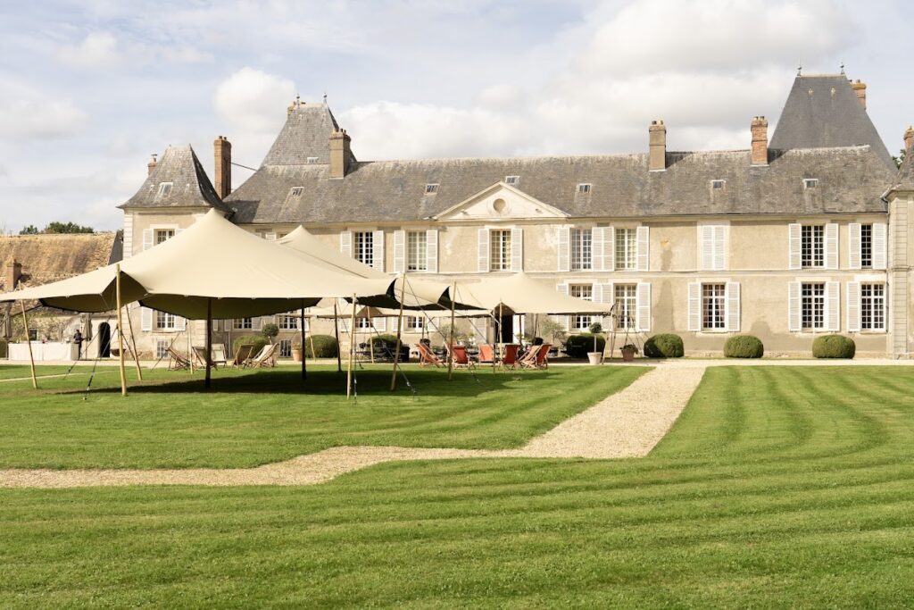 Château de Janvry: A Louis XIII-Style Residence in France 2 Château de Janvry