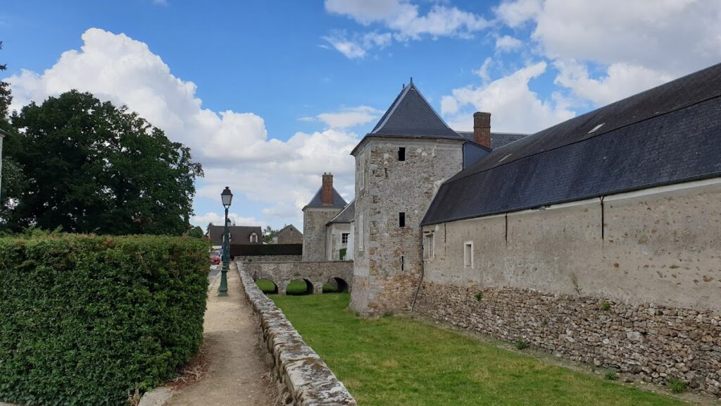 Château de Janvry: A Louis XIII-Style Residence in France 3 Château de Janvry