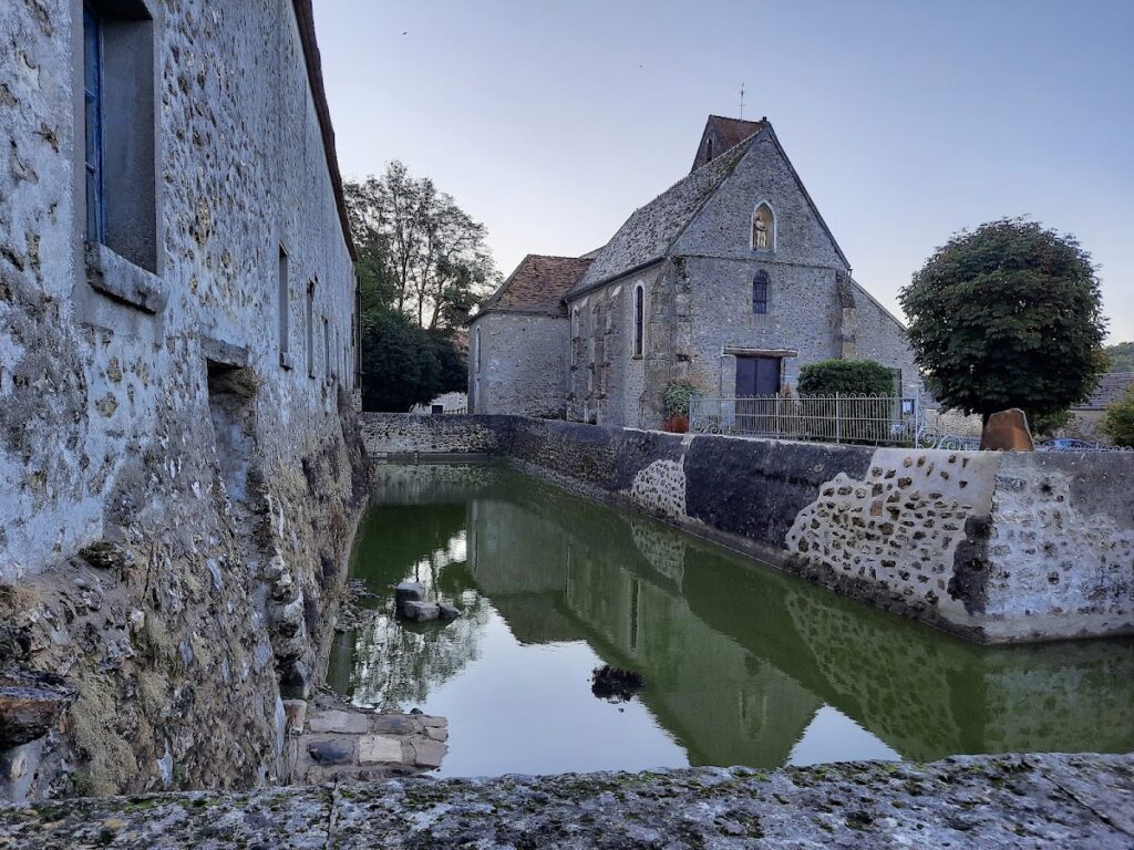 Château de Janvry: A Louis XIII-Style Residence in France 4 Château de Janvry