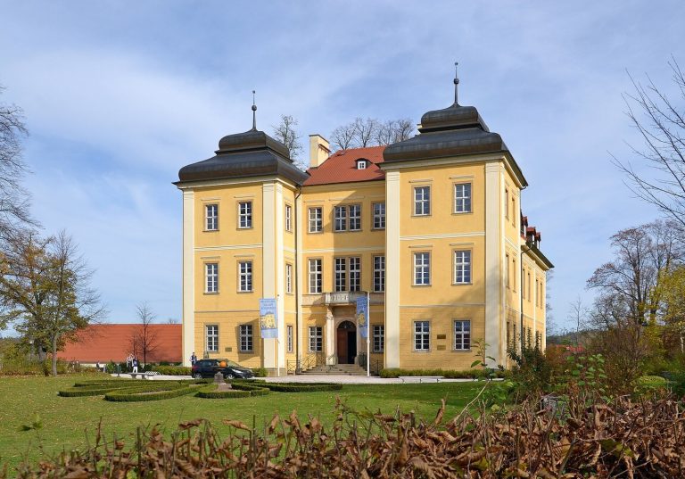 Łomnica Palace: A Baroque and Biedermeier Heritage Complex in Poland