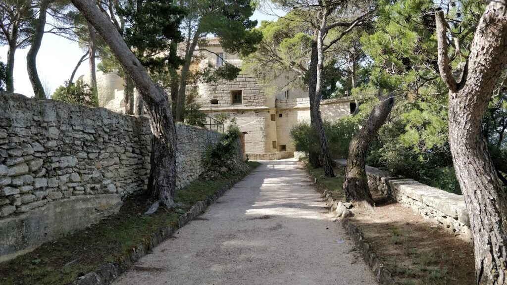 Château de Saumane-de-Vaucluse: A Renaissance Residence in France 4 Château de Saumane-de-Vaucluse