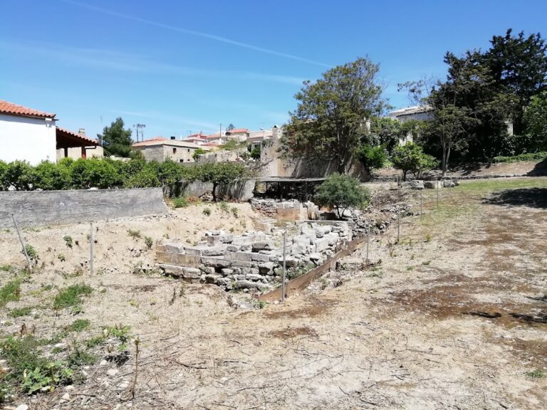 Palace of Archanes: A Minoan Palace and Settlement in Greece