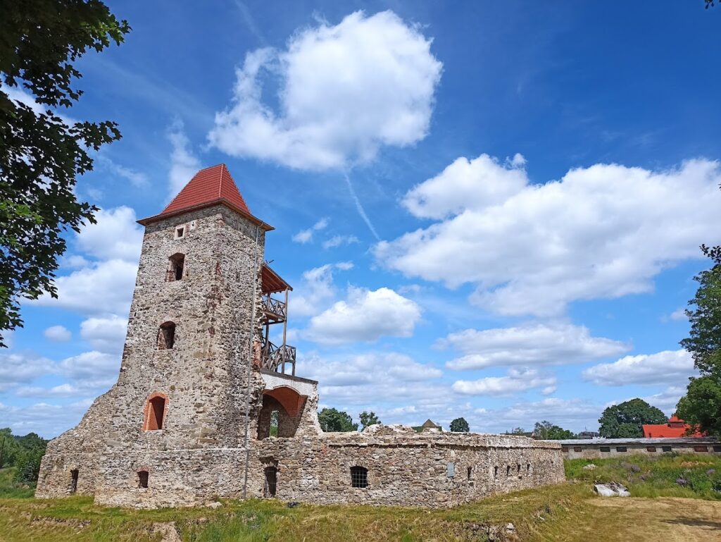 Castle in Stara Kamienica: A Renaissance Fortified Residence in Poland 2 Castle in Stara Kamienica