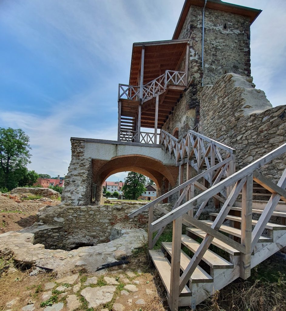 Castle in Stara Kamienica: A Renaissance Fortified Residence in Poland 4 Castle in Stara Kamienica