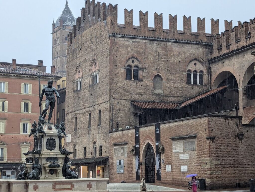 Palazzo Re Enzo: A Medieval Civic Palace in Bologna 2 Palazzo Re Enzo