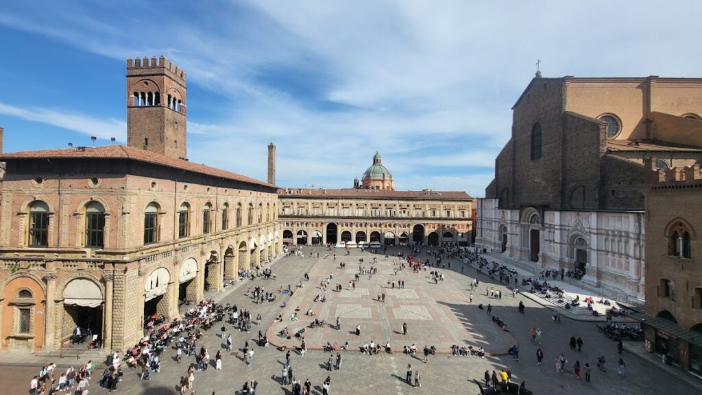 Palazzo Re Enzo: A Medieval Civic Palace in Bologna 5 Palazzo Re Enzo