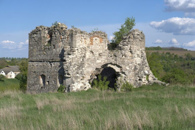 Sutkivtsi Castle: A Fifteenth-Century Fortress in Ukraine