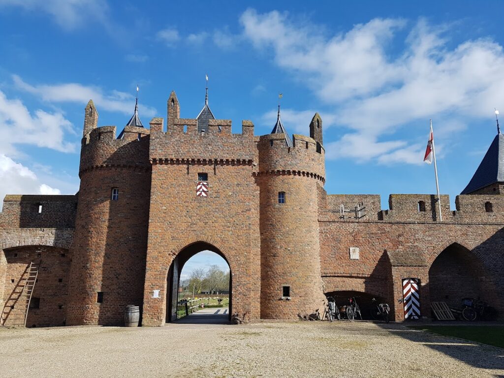 Doornenburg Castle: A Late-Medieval Water Castle in the Netherlands 2 Doornenburg Castle