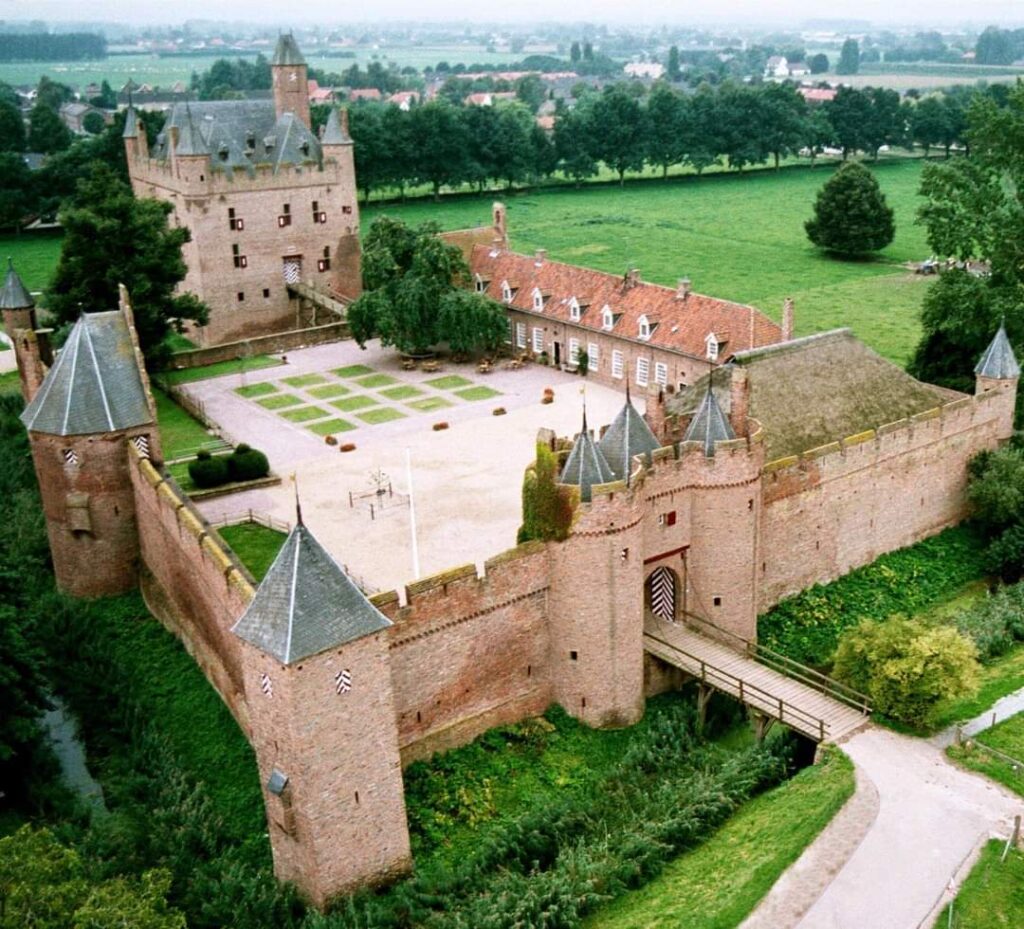 Doornenburg Castle: A Late-Medieval Water Castle in the Netherlands 3 Doornenburg Castle