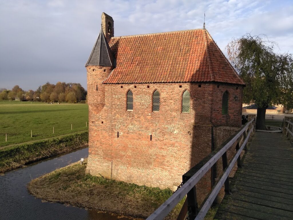Doornenburg Castle: A Late-Medieval Water Castle in the Netherlands 4 Doornenburg Castle