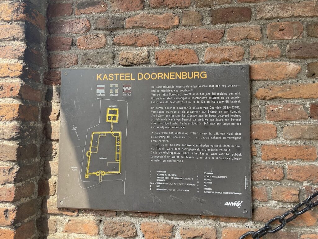 Doornenburg Castle: A Late-Medieval Water Castle in the Netherlands 5 Doornenburg Castle