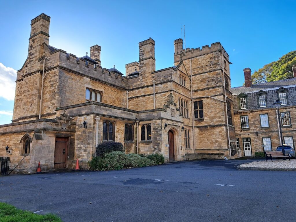 Lincoln Medieval Bishop's Palace: A Medieval Episcopal Residence in England 3 Lincoln Medieval Bishop's Palace