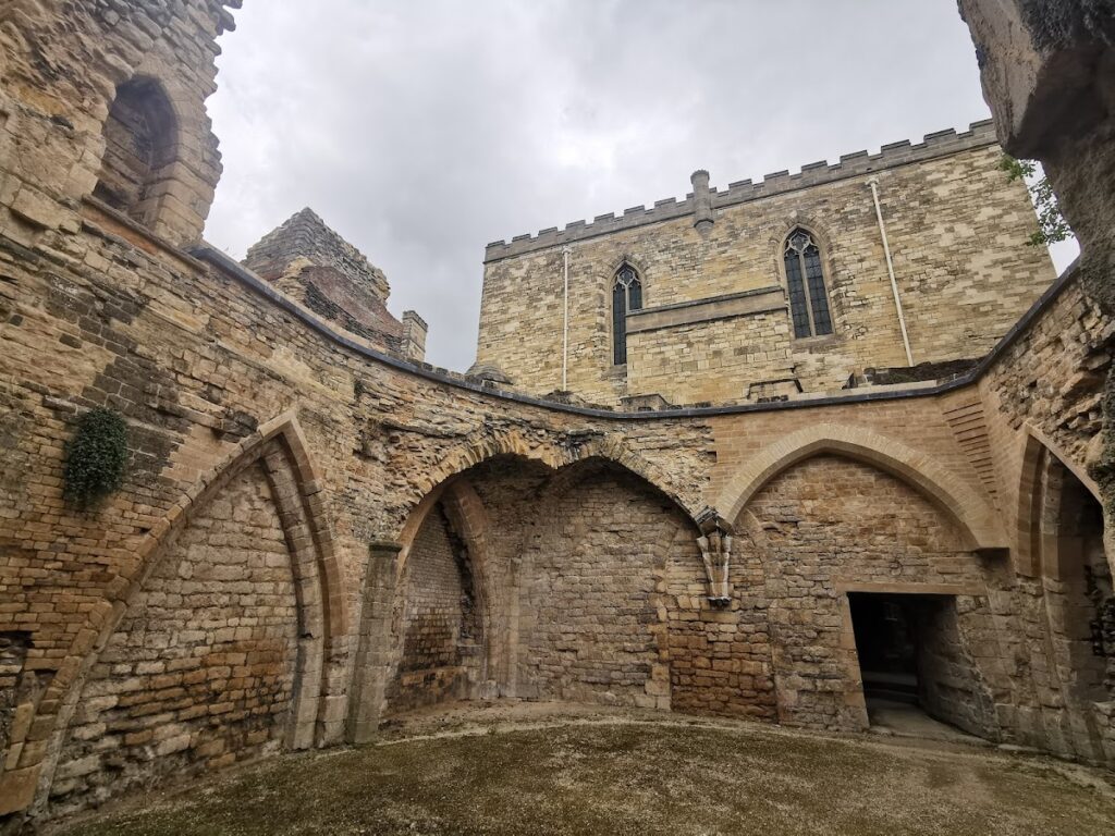 Lincoln Medieval Bishop's Palace: A Medieval Episcopal Residence in England 5 Lincoln Medieval Bishop's Palace