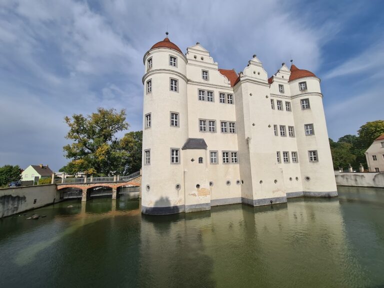 Schloss Großkmehlen: A Renaissance Water Castle in Germany