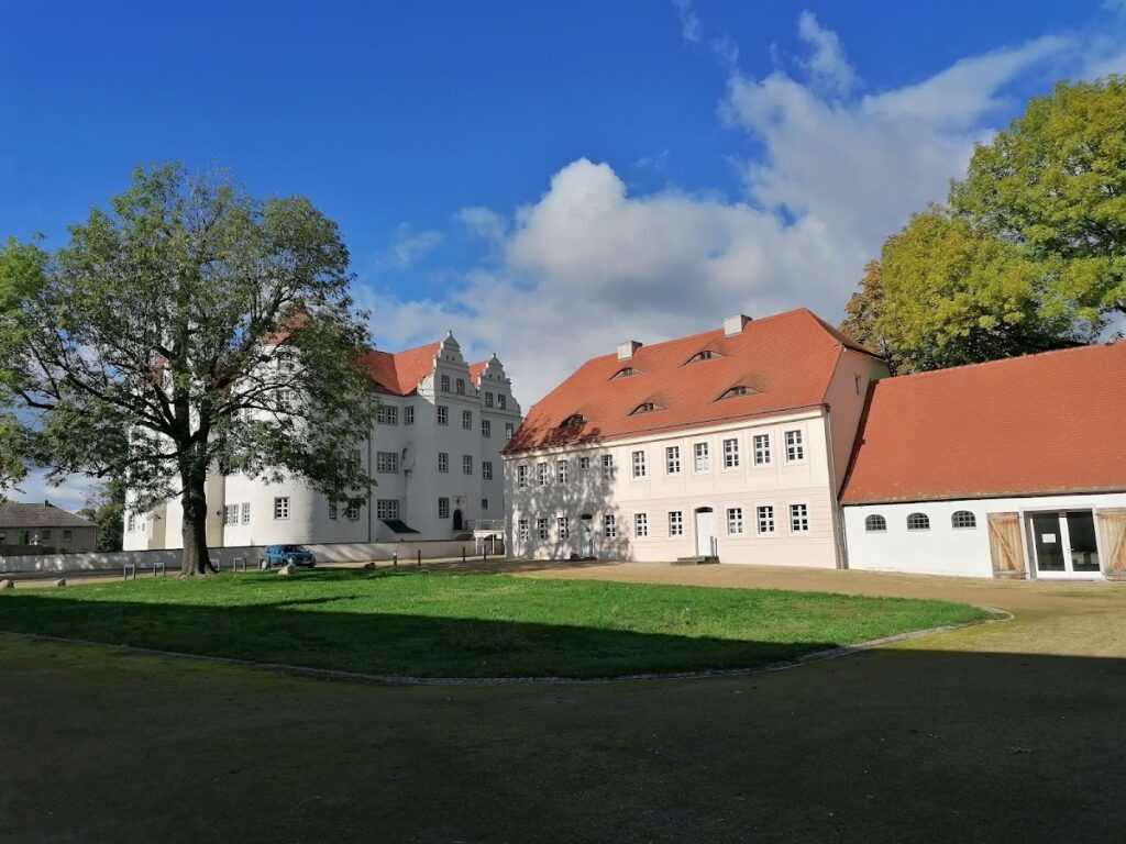 Schloss Großkmehlen: A Renaissance Water Castle in Germany 2 Schloss Großkmehlen