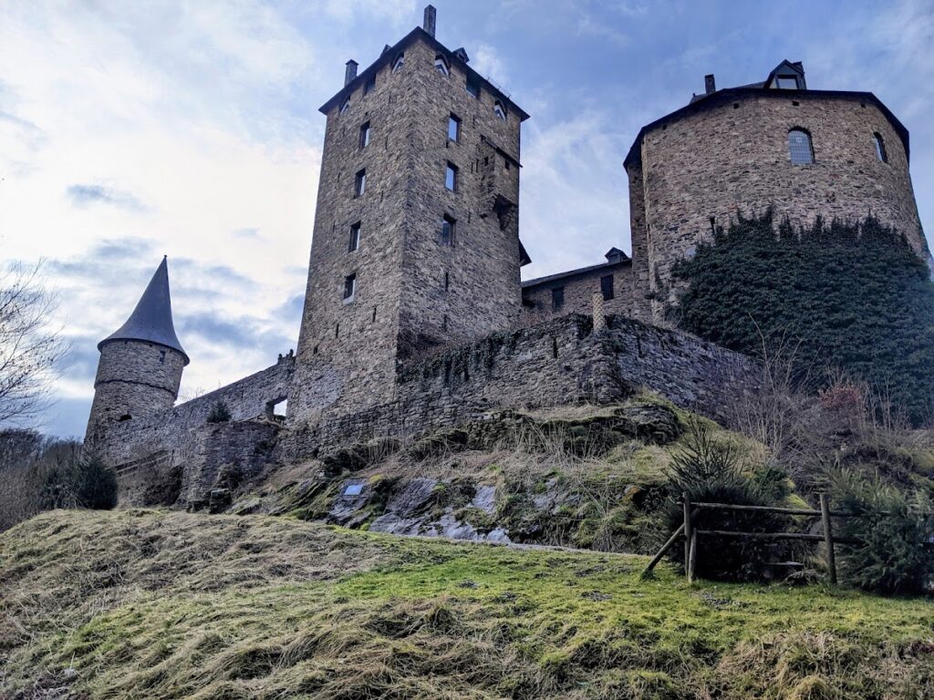 Reinhardstein Castle: A Reconstructed Medieval Fortress in Belgium 2 Reinhardstein Castle