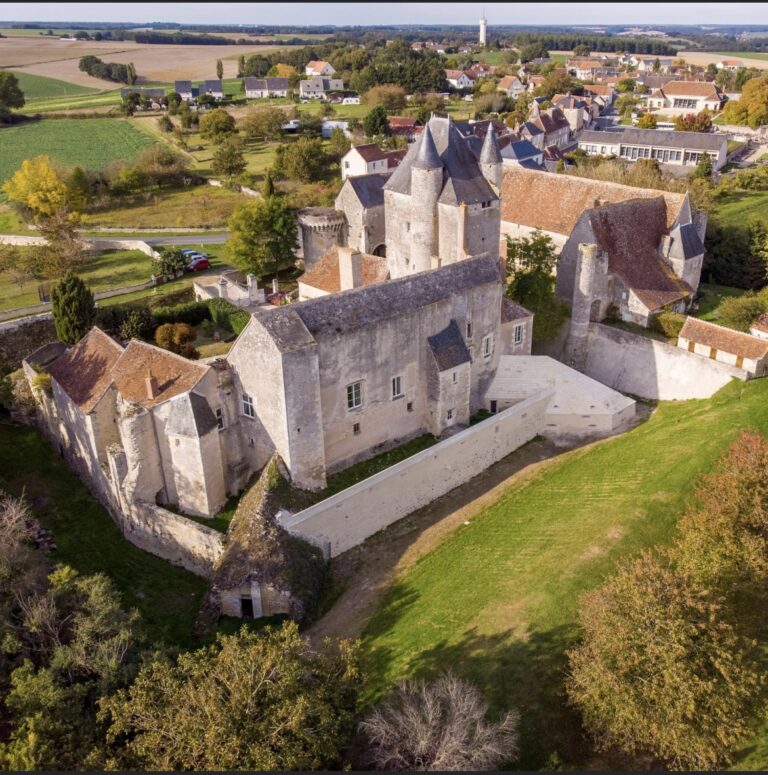 Château de Bridoré: A Medieval Fortified Castle in France