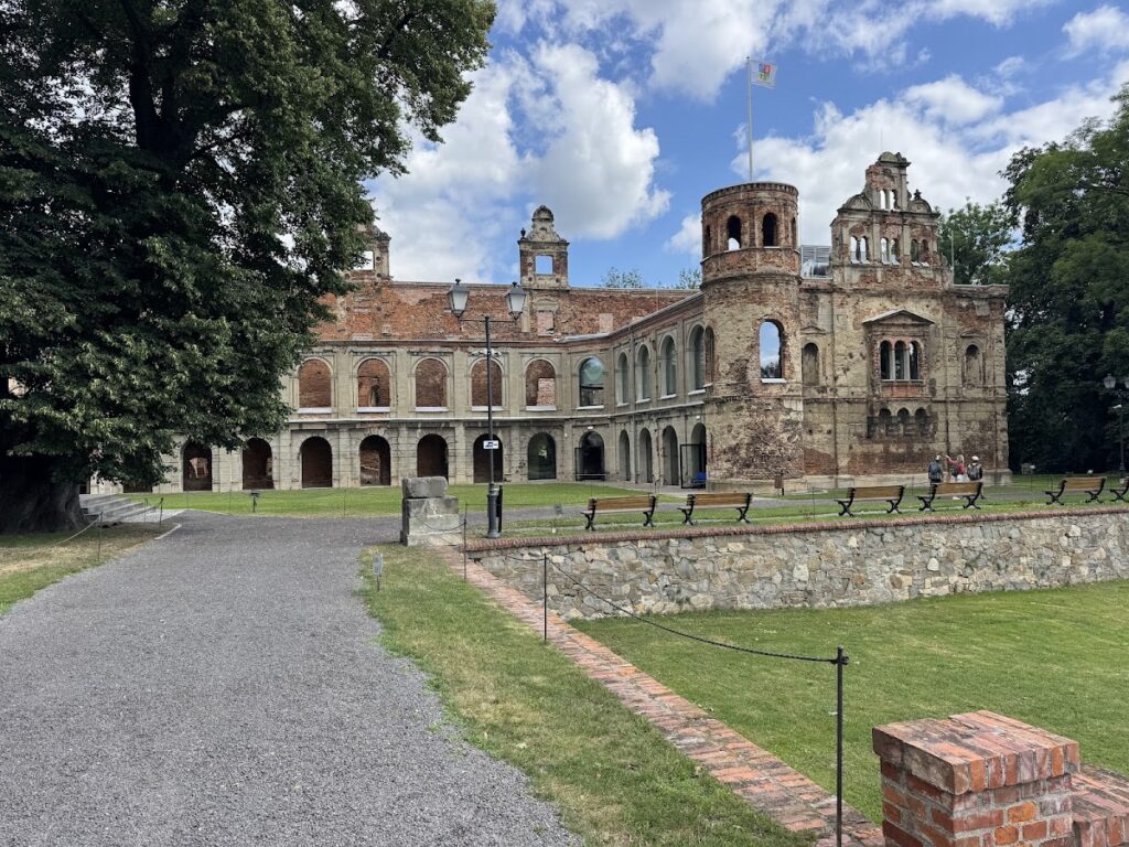 Tworków Palace