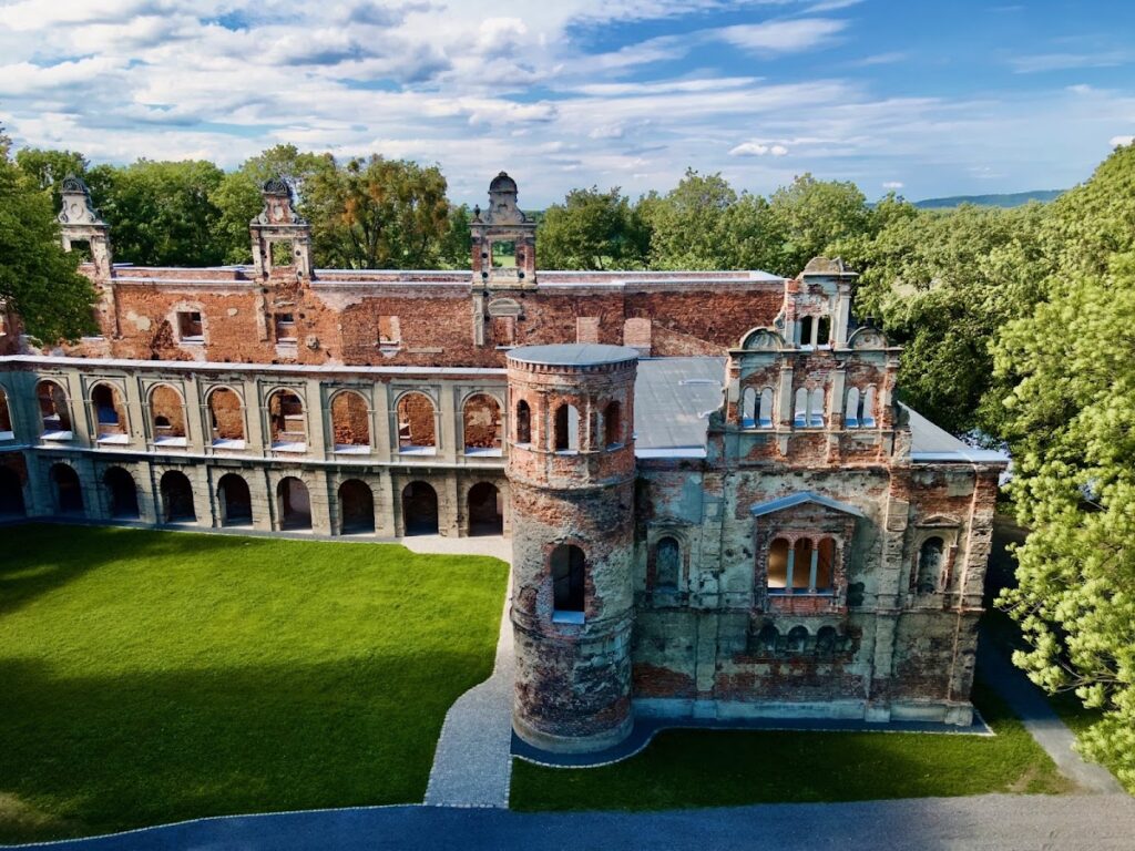 Tworków Palace