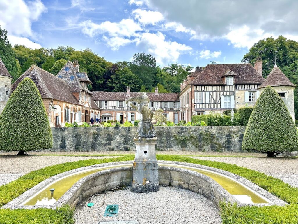 Château de Boutemont: A Historic Residence and Fortified Estate in France 1 Château de Boutemont