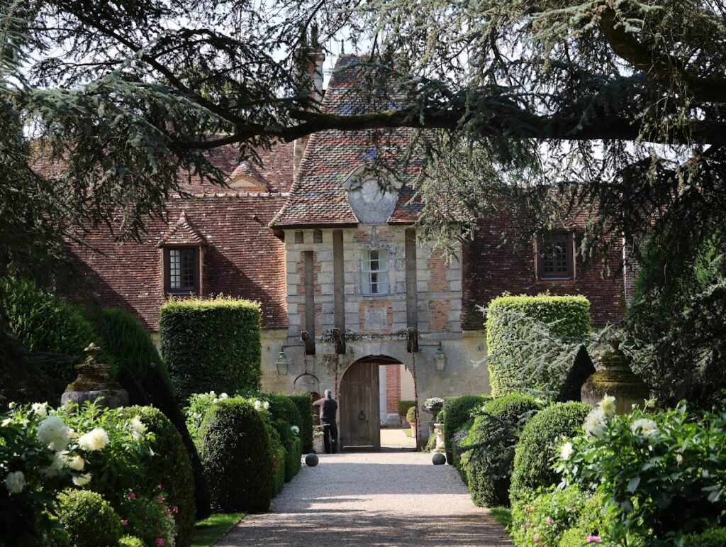 Château de Boutemont: A Historic Residence and Fortified Estate in France 2 Château de Boutemont