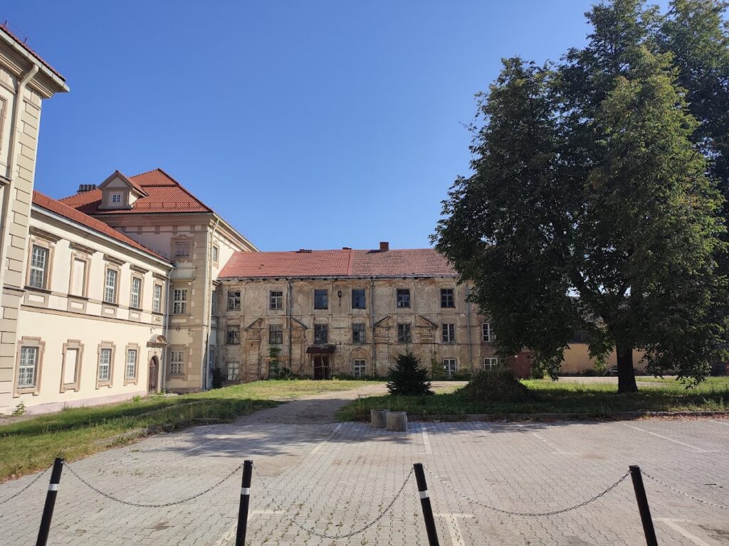 Radvila Palace: A Late Renaissance Palace in Vilnius 2 Radvila Palace